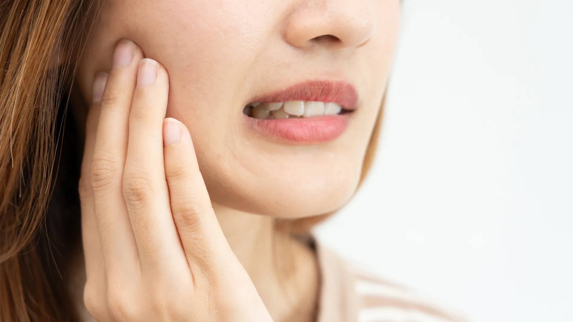 You are currently viewing Tooth Sensitivity in Hyderabad’s Climate: Causes and Simple Fixes